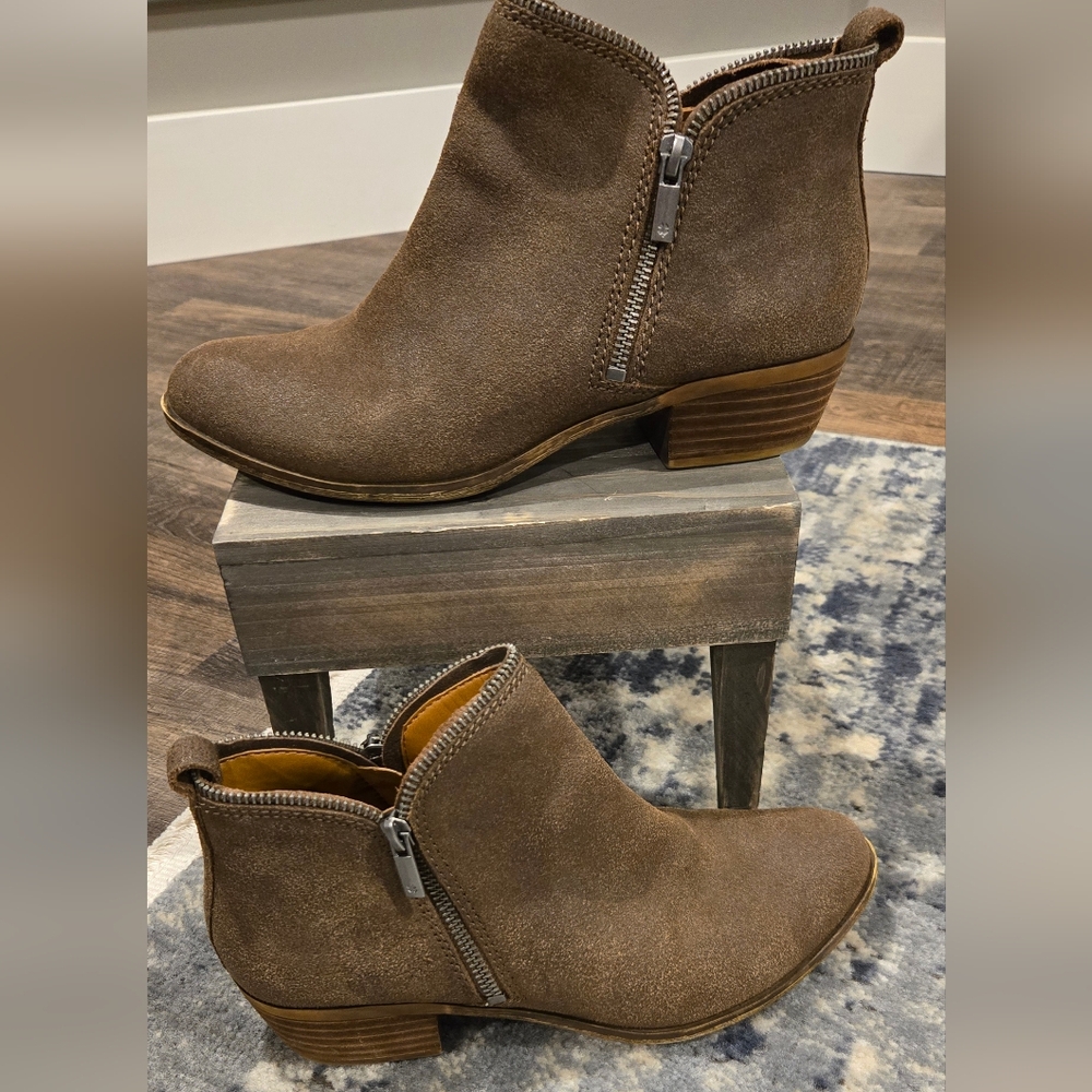 Lnwot Lucky Brand bartalino bootie Sz 9. Light brown. Zipper detail.